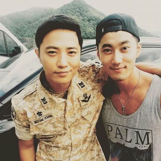Aktor hot ganteng descendants of the sun
