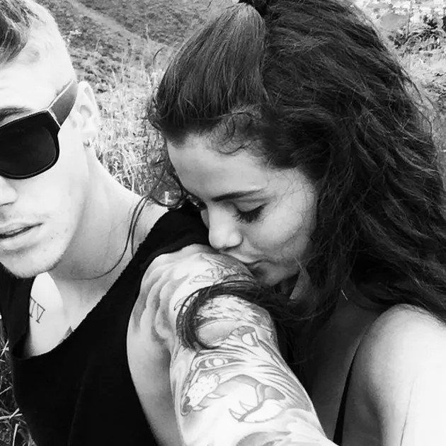 10 BUKTI CINTA JUSTIN BIEBER PADA SELENA GOMEZ, MANIS BANGET