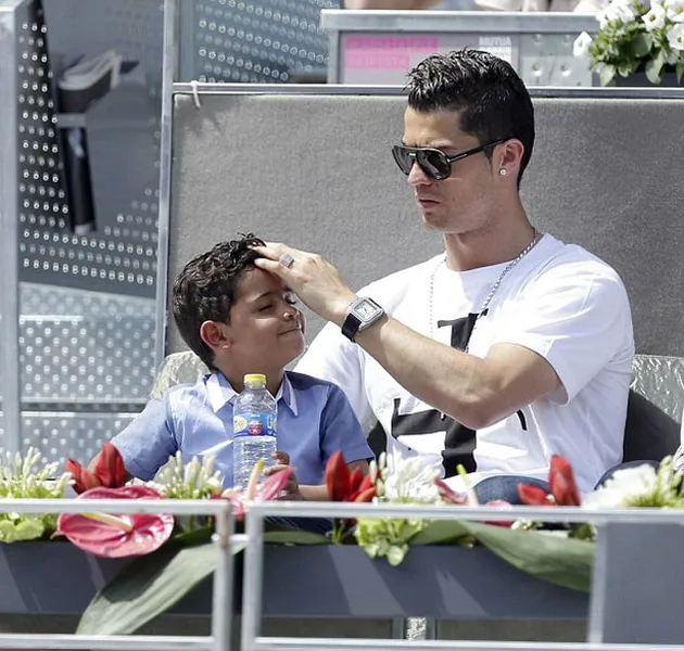 10 POTRET LUCU ANAK CRISTIANO RONALDO - BIKIN GEMAS 