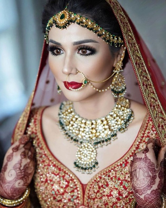 20 PHOTOS of Rocky Soraya - Melissa Ginting's Wedding, Luxurious Sparkle - Lehenga Brought from India