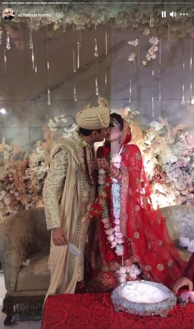 20 PHOTOS of Rocky Soraya - Melissa Ginting's Wedding, Luxurious Sparkle - Lehenga Brought from India