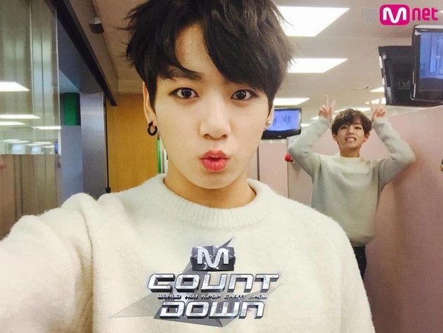 20 Photos of Selfies with V - Jungkook BTS, Handsome Since Predebut