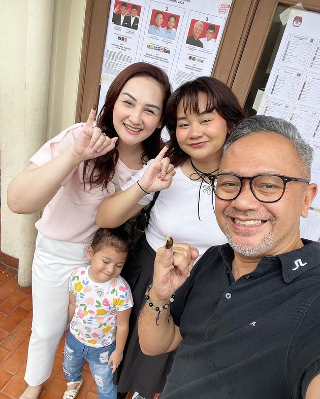 20 Portraits of Artists Voting at Polling Stations, Maia Estianty Not Accompanied by Her Husband - Yuni Shara Invites Her Two Children to Vote for the First Time