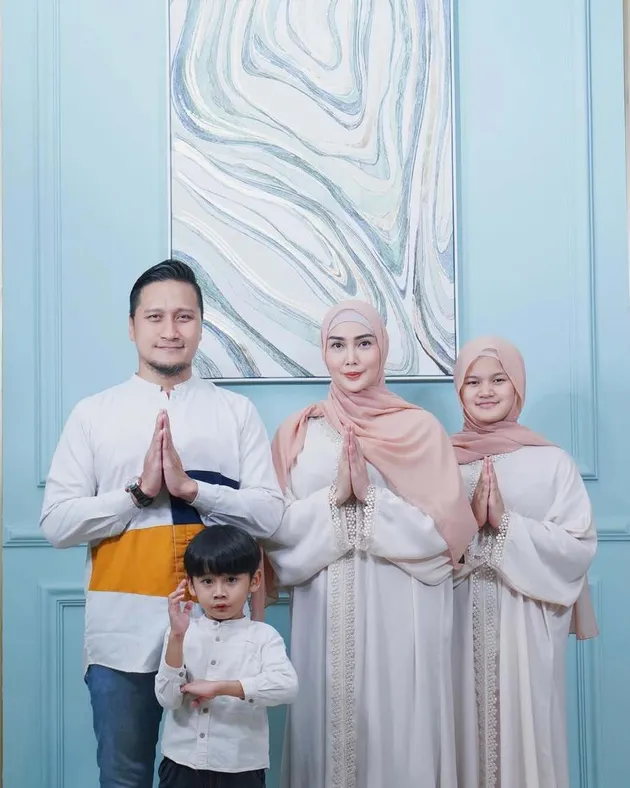 Rumah Tangga Arie Untung dan Fenita Arie 