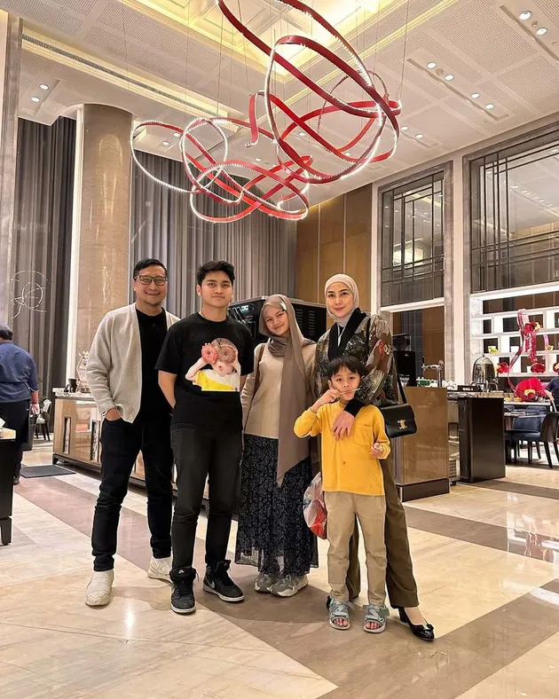 Rumah Tangga Arie Untung dan Fenita Arie 