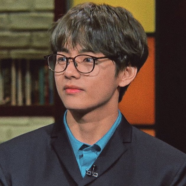 21 Photos of V BTS Wearing Glasses, His Charm Often Makes Fans Blush