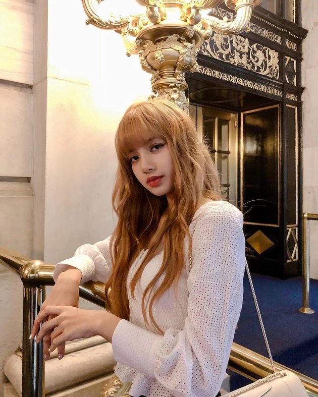 23 Photos of Lisa BLACKPINK as a Fashion Icon to Celebrate Her Birthday, from Contemporary Style to Stage Costumes!