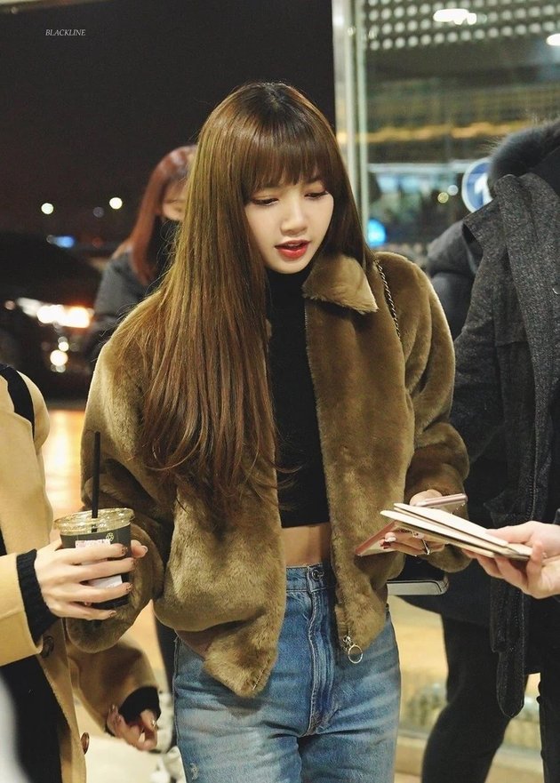 23 Photos of Lisa BLACKPINK as a Fashion Icon to Celebrate Her Birthday, from Contemporary Style to Stage Costumes!