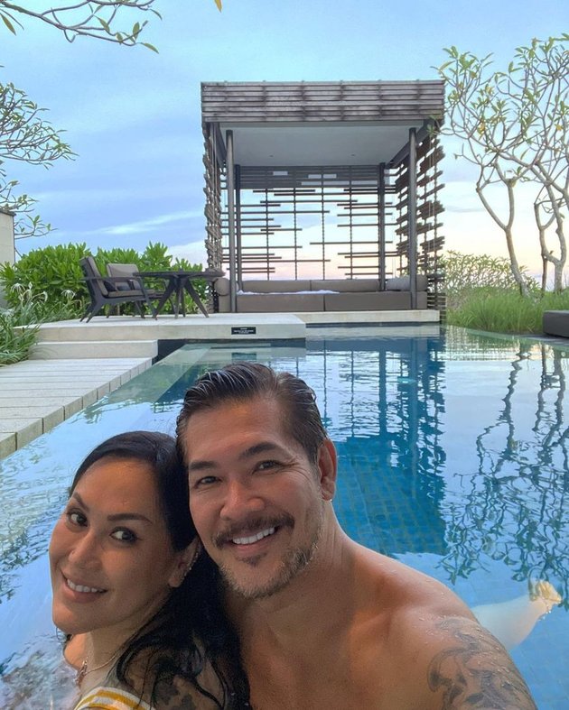26 Years of Marriage, 8 Harmonious Photos of Ferry Salim and Wife who Remain Romantic - Often Vacationing Together