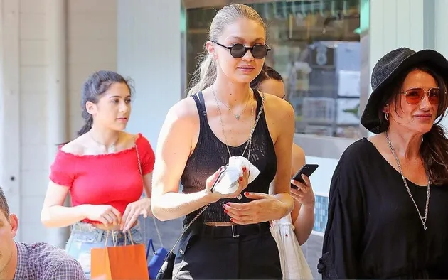 Gigi Hadid dan Keluarga Zayn Malik