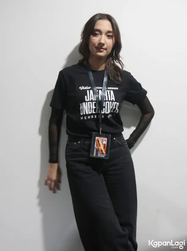 Carissa pakai kaos