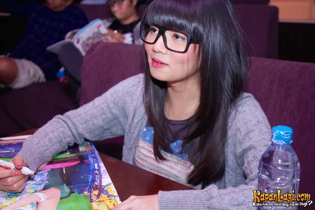 Nama kedua adalah Stella. Gadis yang tak kalah cantiknya ini juga bisa dibilang sukses besar setelah lulus dari JKT48.