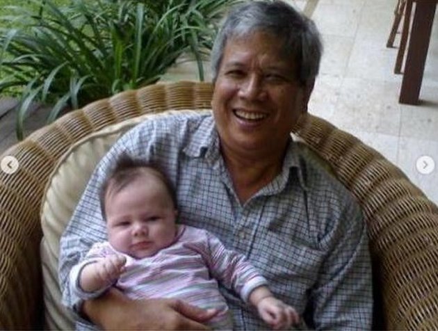 Potret Manuella saat masih bayi. Dirinya emmang sudah adorable dari kecil ya?