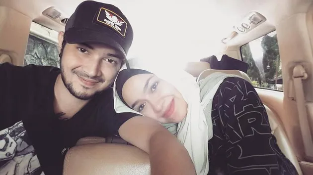 pasangan di anak jalanan