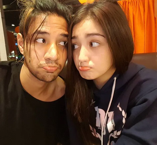 pasangan di anak jalanan