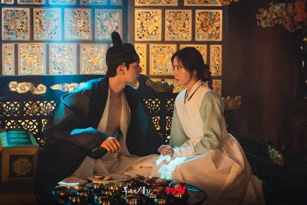 BON APPÉTIT, YOUR MAJESTY