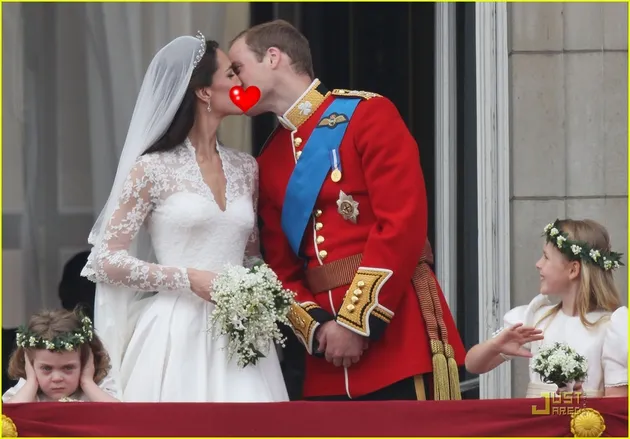 10 Momen Manis Kate Middleton &amp; William