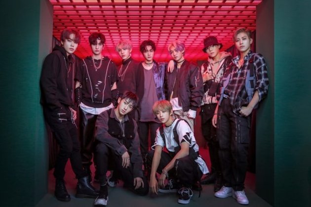 DKB - Pertama ada agensi Brave Entertainment yang akan mendebutkan sebuah boy grup baru bernama DKB. Grup dengan 9 anggota tersebut akan resmi debut pada tanggal 3 Februari 2020 dnegan album Youth.