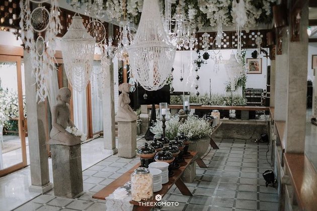 8 Photos Detailing Tiwi's Wedding, Rich with Traditional Touches