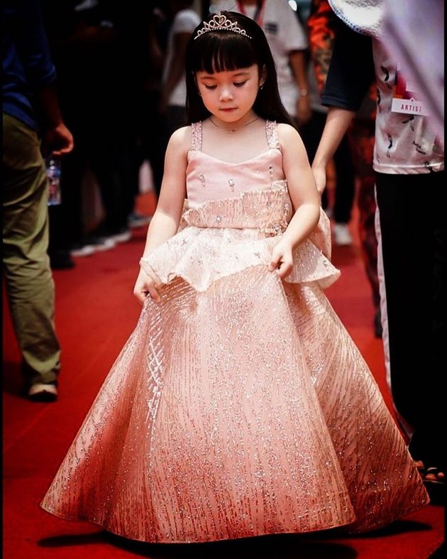 6 Photos of Gempi Styling Gracefully Like a Princess, Said to Resemble Sofia The First