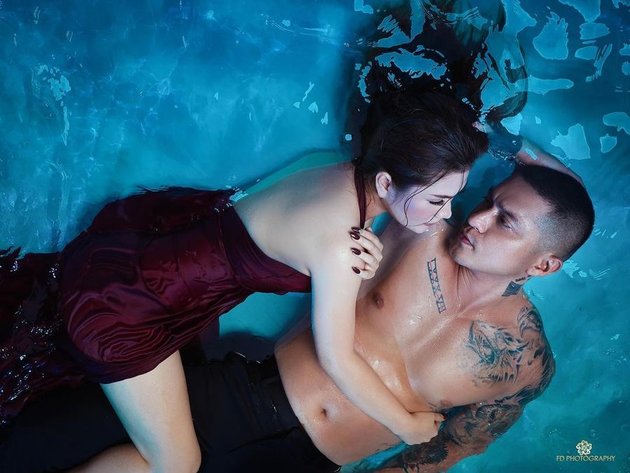 6 Epic Photos of Miller Khan and His Girlfriend's Pre-wedding, Intimate Moments in the Pool, Called 'Mermaid and Aqua Man'