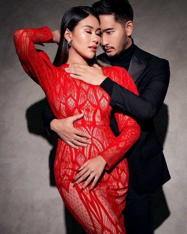 6 Photos of Syahnaz Sadiqah and Jeje Govinda in the Latest Photoshoot, Intimate and Sensual - Still 'Burning' Approaching 3 Years of Marriage