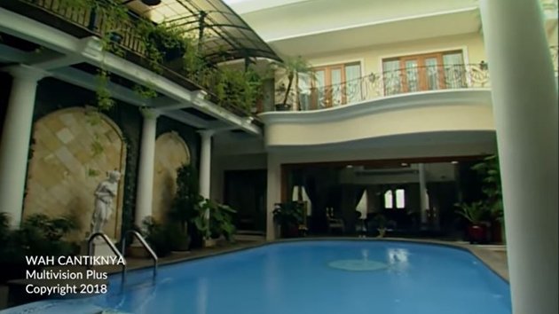 6 Appearances of Tamara Bleszeynski's Luxurious House in the Soap Opera Wah Cantiknya, Like a Grand Palace with a Spacious Swimming Pool