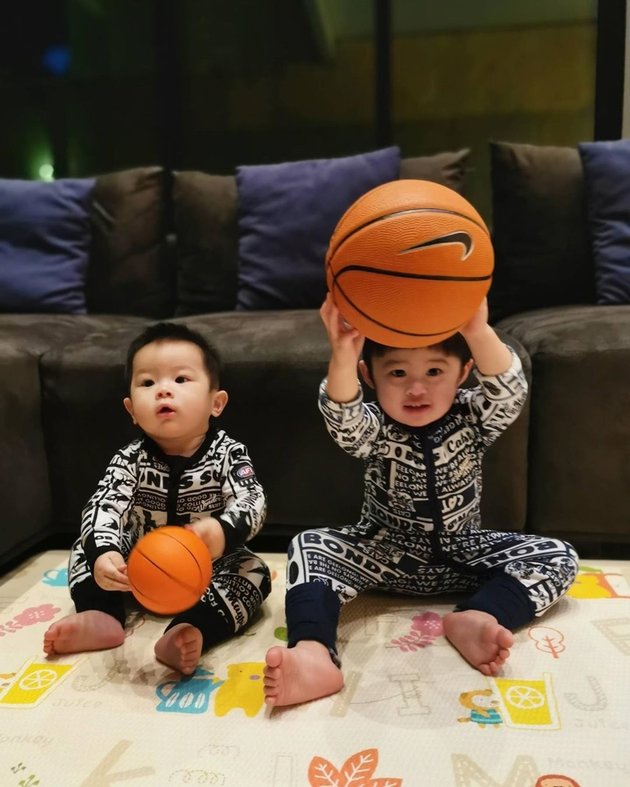 6 Portraits of Sandra Dewi's Children After More Than a Month at Home, Still Happy Playing Ball