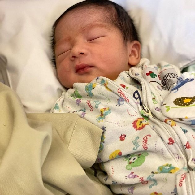 6 Portraits of Tata Janeeta's Newly Born Child, Named Erlangga Danendra - His Handsome Face Makes Netizens Lose Focus