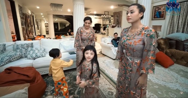 6 Potret Ashanty and Aurel Hermansyah Wearing Eid Clothes, Sewn in Just a Week