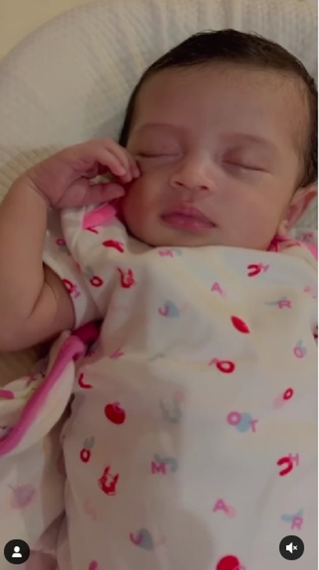 6 Portraits of Baby Guzel, Ali Syakieb and Margin Wieheerm's 1-Month-Old Daughter, Beautiful Like a Turkish Princess - Smiling in Her Sleep