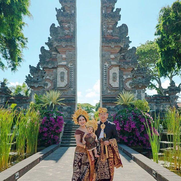 6 Potret Claire Anak Shandy Aulia Pakai  Baju  Adat Bali 