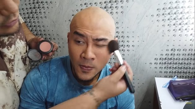 6 Portraits of Deddy Corbuzier Being Styled by Ivan Gunawan Naturally, Without Shading - Looks Like a Billionaire