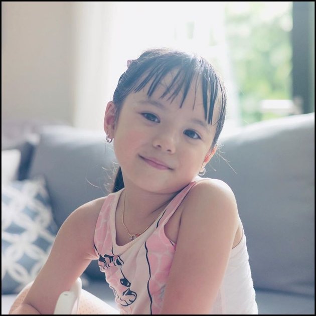 6 Photos of Gempi Learning at Home, Playing with Gisella Anastasia and Gading Marten