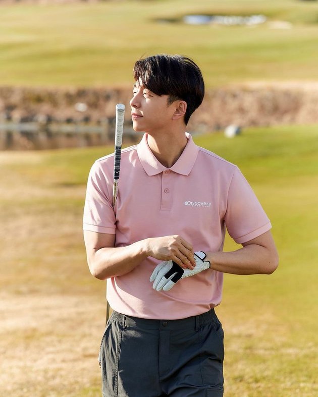 6 Potret Gong Yoo Playing Golf, His Handsome Charm as Bright as the Future