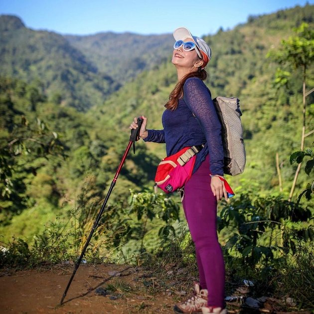 6 Portraits of Irene Librawati, the Actress who Played Elisa in the Soap Opera 'NALURI HATI' While Hiking, Nearly 5 Feet Tall but Her Energy Can Be Compared