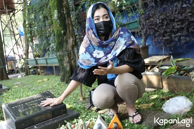 kakak julia perez, berita julia perez, makam julia perez, kabar julia perez