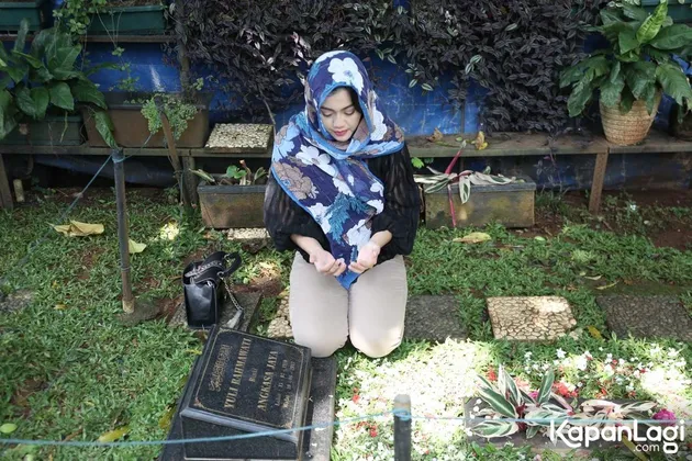 kakak julia perez, berita julia perez, makam julia perez, kabar julia perez