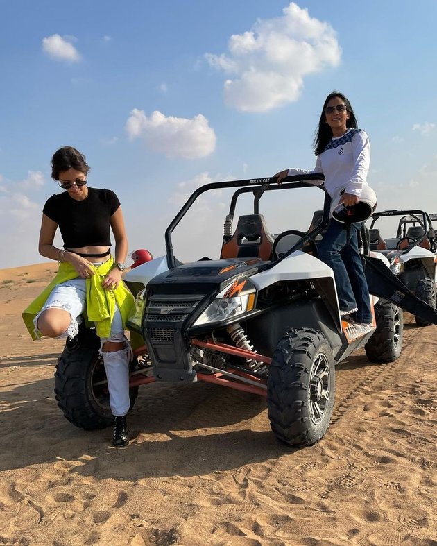 7 Portraits of Nia Ramadhani's Vacation in the Desert, Becoming an Unforgettable and Fun Experience with Ardi Bakrie