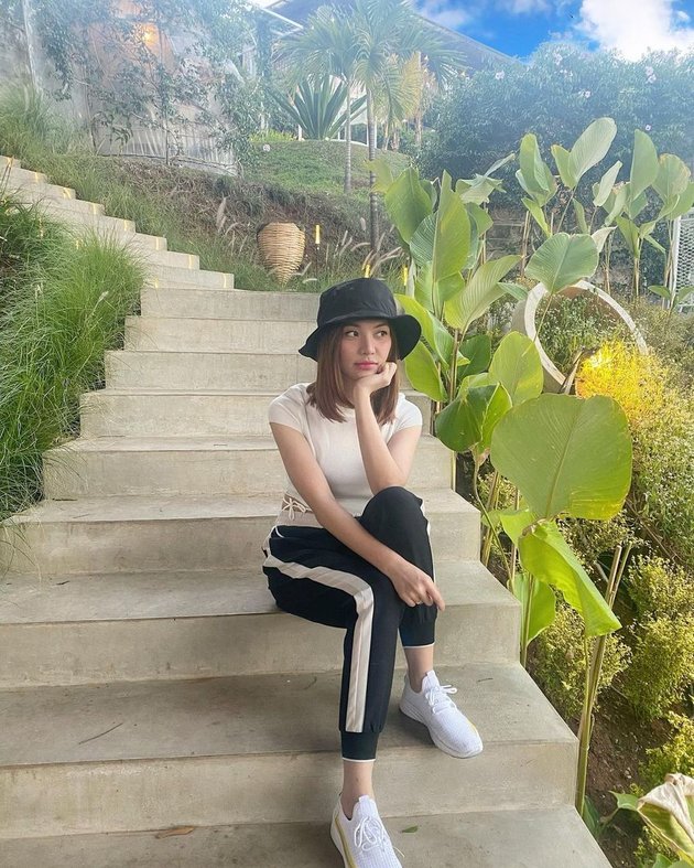 6 Photos of Mezty Mez's OOTD, Always Looking Stylish Even in Casual Outfits