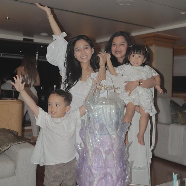 6 Portraits of Rachel Vennya's Birthday Celebration on a Luxury Ship, Looking Beautiful Like a Princess in a White Dress - 'Bold' Outfit of Her Cousin Chelsea Becomes the Highlight