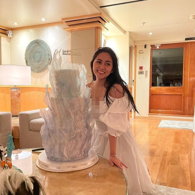 6 Portraits of Rachel Vennya's Birthday Celebration on a Luxury Ship, Looking Beautiful Like a Princess in a White Dress - 'Bold' Outfit of Her Cousin Chelsea Becomes the Highlight