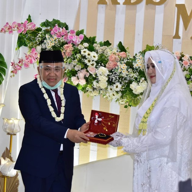 6 Portraits of Rashda Diana and Din Syamsuddin's Wedding, Held Simply in White