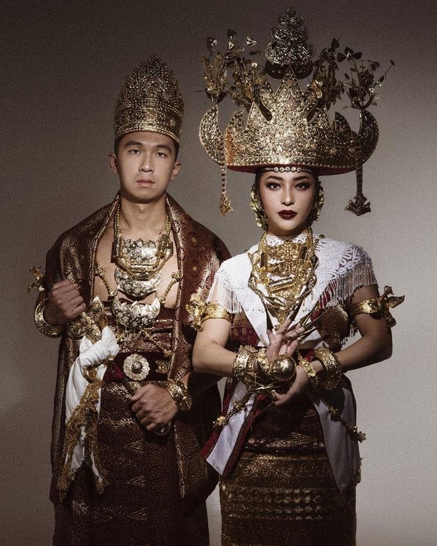 6 Potret Prewed Continuation of Nikita Willy and Indra Priawan Wearing Traditional Lampung Outfits, Flooded with Praise