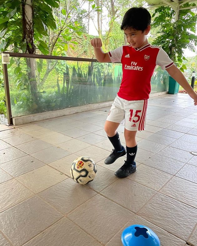 6 Potret Rafathar Playing Soccer, Netizens Say He's Getting Handsome - Has Talent from His Father