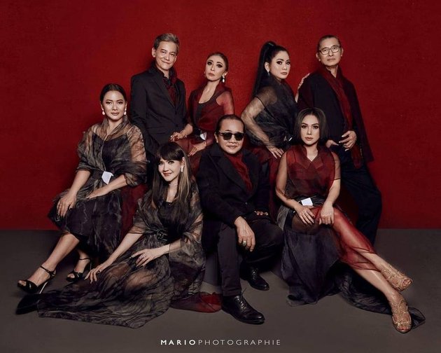 6 Portraits of 80s Singers Reunion, Compact and Harmonious Wearing the Same Fashion Style - Still Beautiful and Ageless