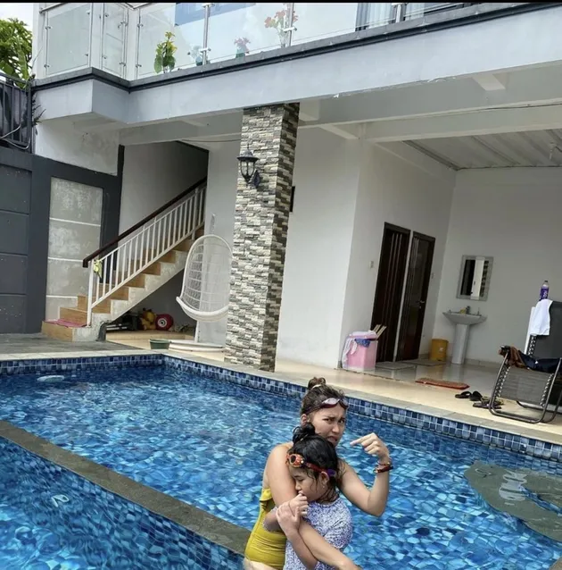 6 Potret Rumah Kedua Ayu Ting Ting di Bogor, Kolam Renang Luas Bikin
