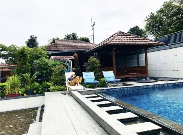 6 Potret Rumah Kedua Ayu Ting Ting di Bogor, Kolam Renang Luas Bikin