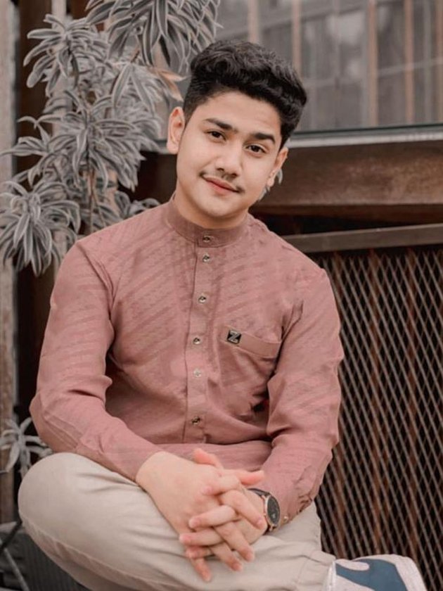 6 Handsome Portraits of Syakir Daulay, Revealing that Every Day He Receives Dozens of Taaruf CVs Even Though He Has No Intention to Get Married