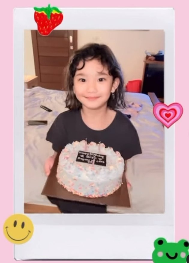 6 Pictures of Bilqis' Birthday, Simple Surprise at Home - Mother Apologizes for Being Busy with Work